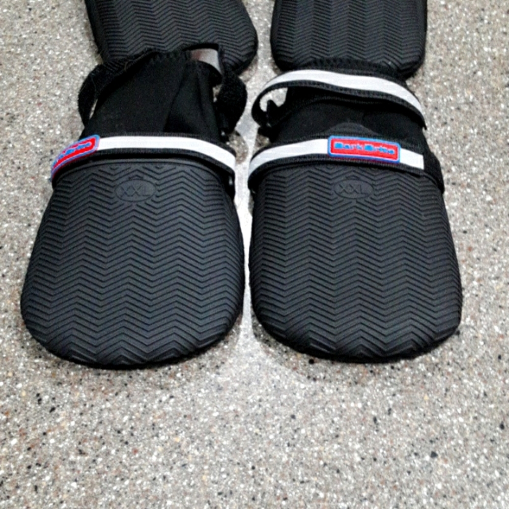 NEW NEVER WORN XXL DOG BOOTS with Tread. 4 pieces.